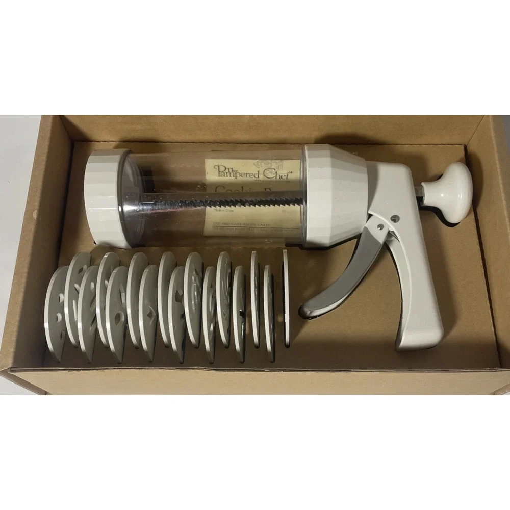 Pampered Chef Cookie Press Item# 1525 With 16 Decorative Discs Complete Set